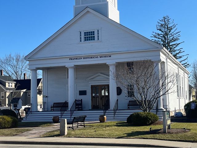 159 E Central 2nd FL, Franklin, MA 02038