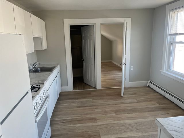 159 E Central 2nd FL, Franklin, MA 02038