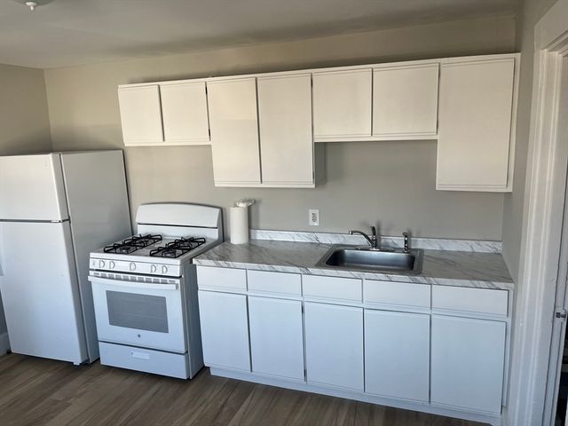 159 E Central 2nd FL, Franklin, MA 02038