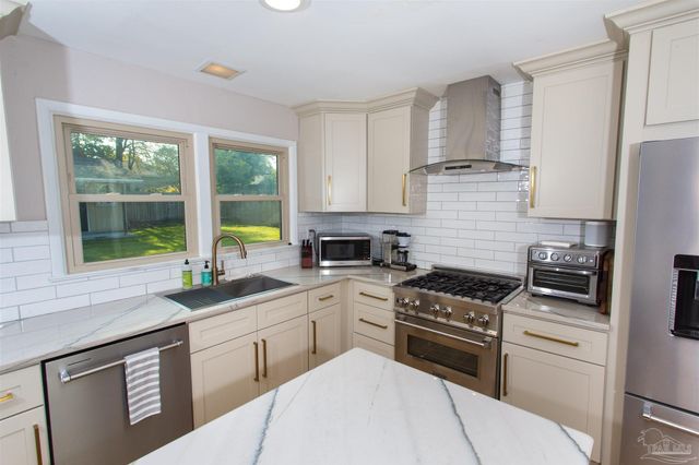 4170 Aiken Rd, Pensacola, FL 32504