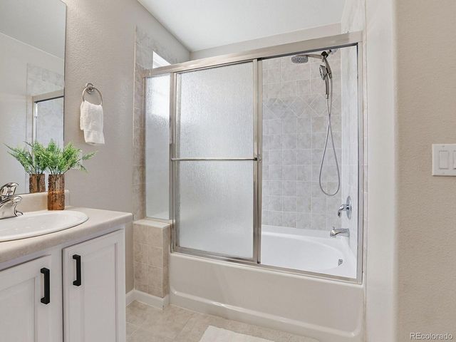 22062 E Irish Dr, Aurora, CO 80016