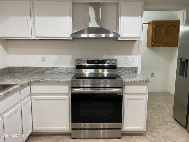 2121 W SEQUOIA Drive, Phoenix, AZ 85027