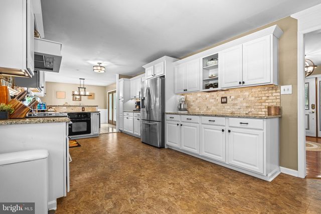73 DO JAN DR, Pottstown, PA 19465