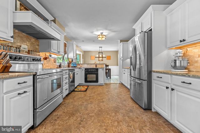 73 DO JAN DR, Pottstown, PA 19465