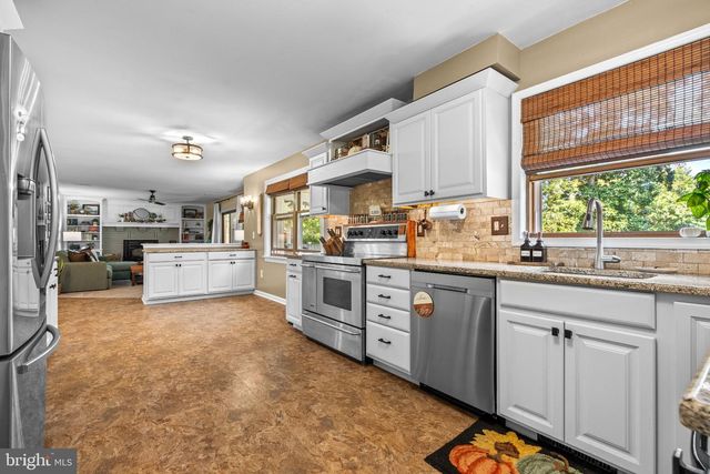 73 DO JAN DR, Pottstown, PA 19465