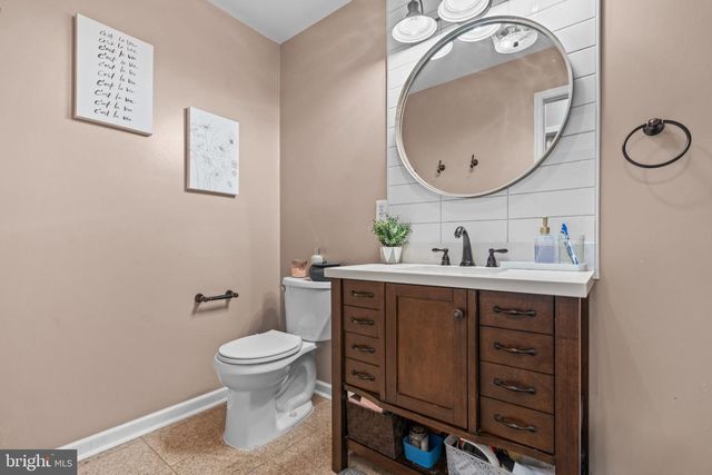 73 DO JAN DR, Pottstown, PA 19465