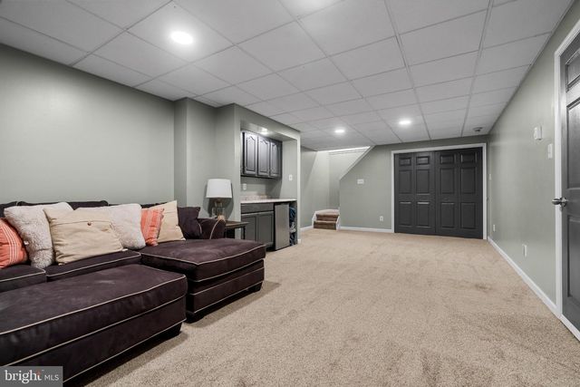 73 DO JAN DR, Pottstown, PA 19465