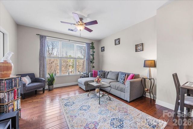 1000 E Woodlawn Road 311, Charlotte, NC 28209