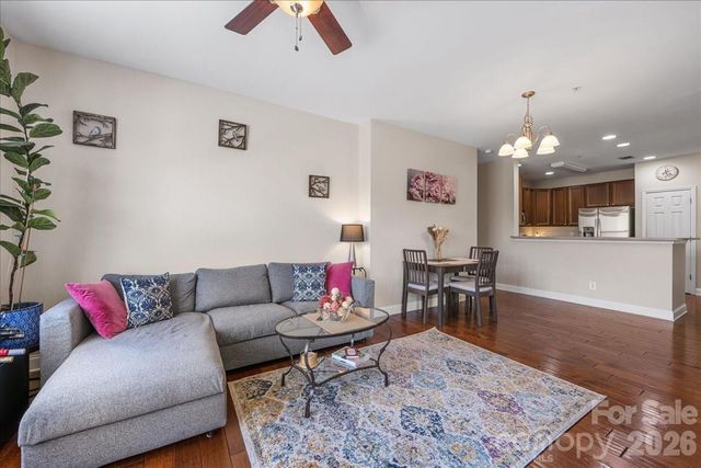 1000 E Woodlawn Road 311, Charlotte, NC 28209