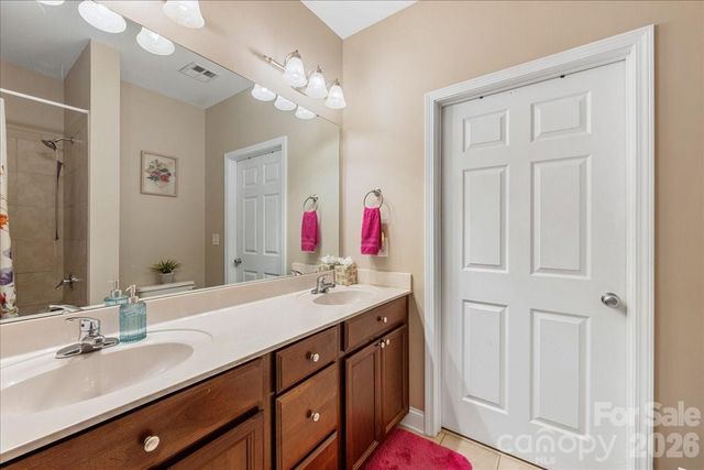 1000 E Woodlawn Road 311, Charlotte, NC 28209