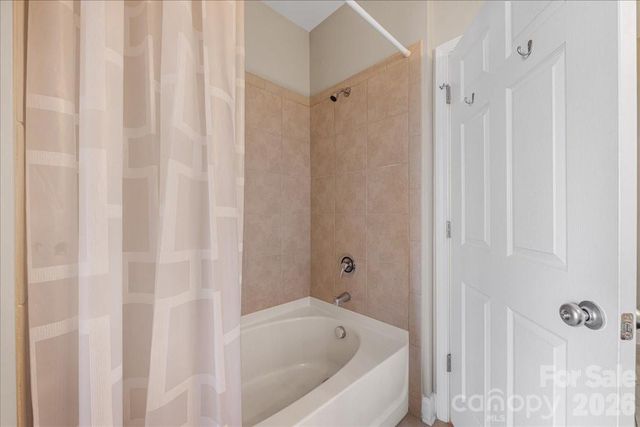 1000 E Woodlawn Road 311, Charlotte, NC 28209