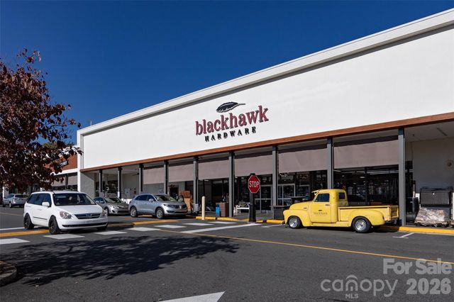 1000 E Woodlawn Road 311, Charlotte, NC 28209