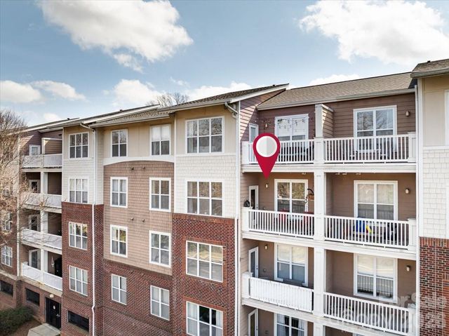 1000 E Woodlawn Road 311, Charlotte, NC 28209