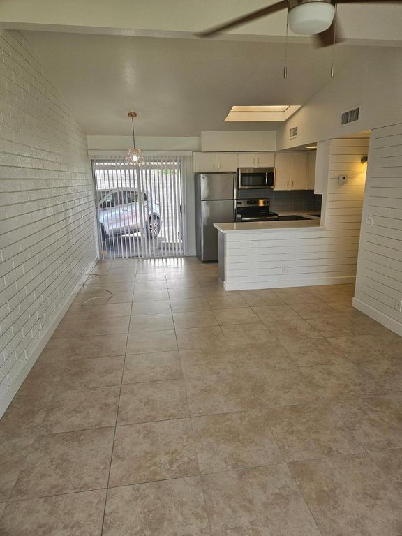 2520 N 46th Street 5, Phoenix, AZ 85008