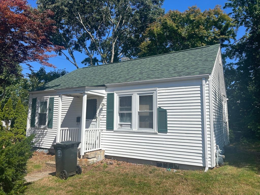 37 3rd St, Swansea, MA 02777