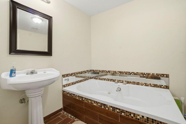 90 Roatan, Point Blank, TX 77364