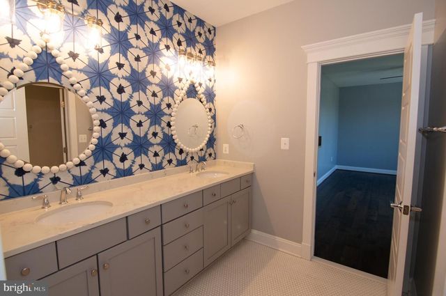 204 BATTLE ST SW, Vienna, VA 22180