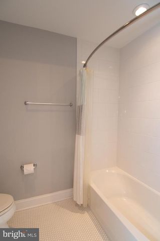 204 BATTLE ST SW, Vienna, VA 22180