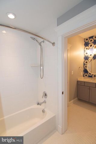 204 BATTLE ST SW, Vienna, VA 22180
