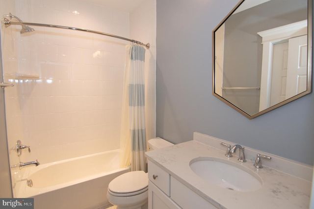 204 BATTLE ST SW, Vienna, VA 22180