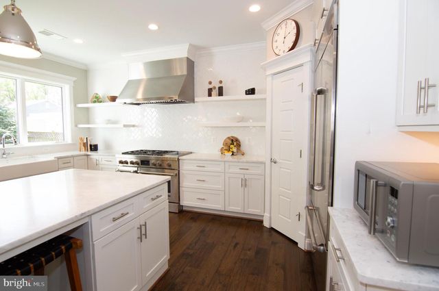 204 BATTLE ST SW, Vienna, VA 22180