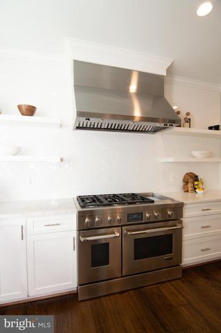204 BATTLE ST SW, Vienna, VA 22180