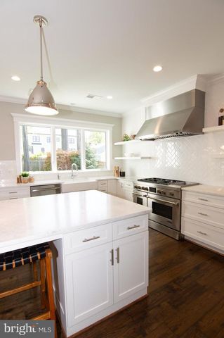 204 BATTLE ST SW, Vienna, VA 22180