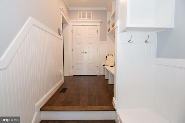 204 BATTLE ST SW, Vienna, VA 22180