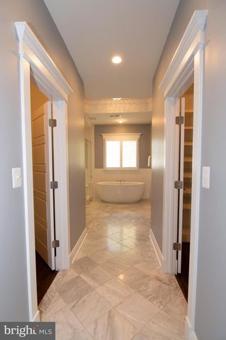 204 BATTLE ST SW, Vienna, VA 22180