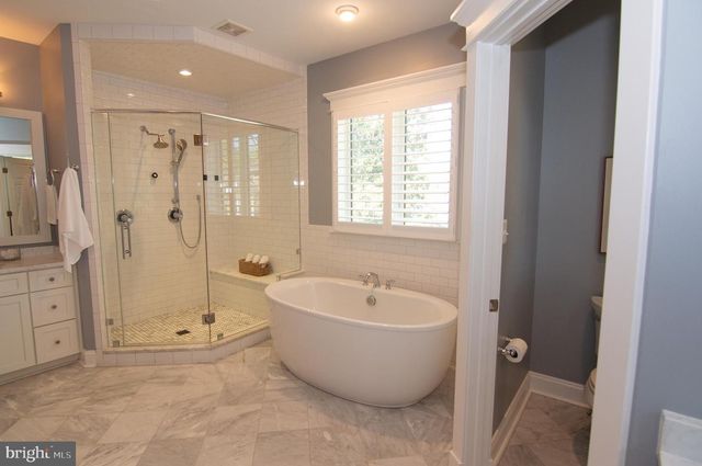 204 BATTLE ST SW, Vienna, VA 22180