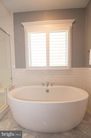204 BATTLE ST SW, Vienna, VA 22180