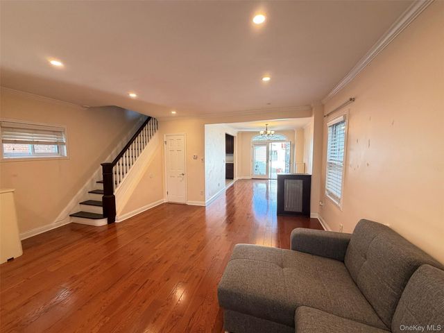 18917 45th Avenue, Flushing, NY 11358