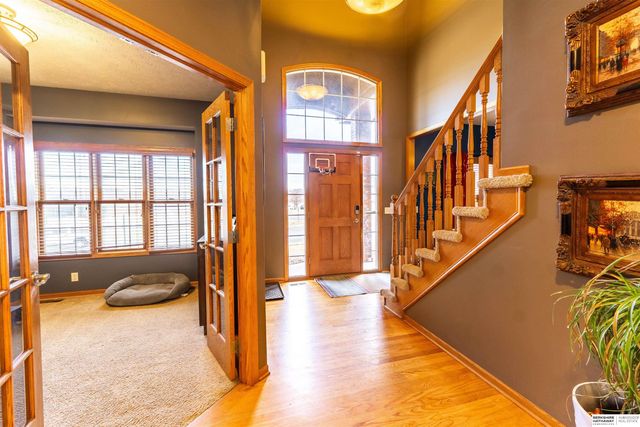 9917 Brentwood Drive, La Vista, NE 68128