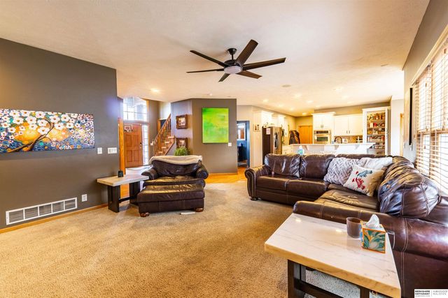 9917 Brentwood Drive, La Vista, NE 68128