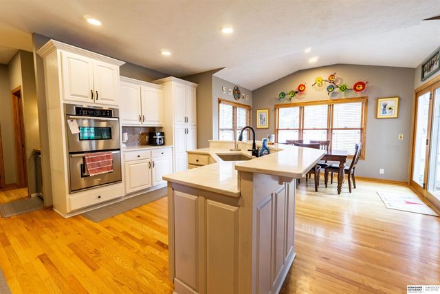 9917 Brentwood Drive, La Vista, NE 68128