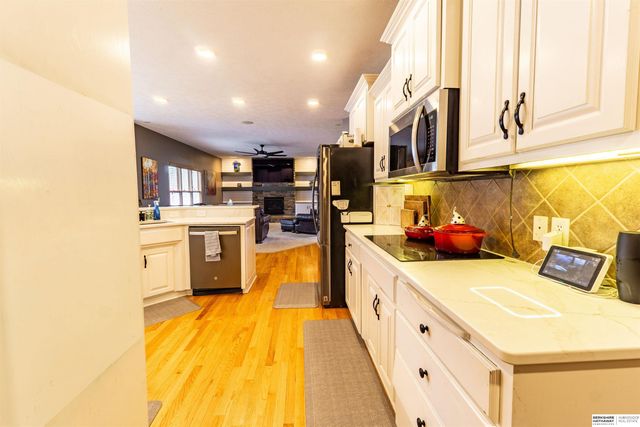 9917 Brentwood Drive, La Vista, NE 68128