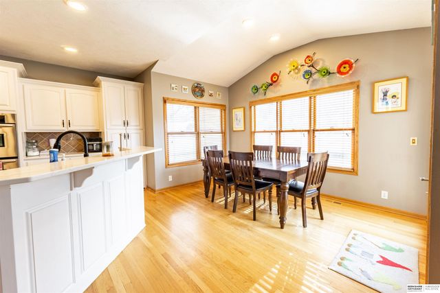 9917 Brentwood Drive, La Vista, NE 68128