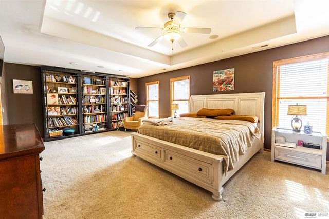 9917 Brentwood Drive, La Vista, NE 68128