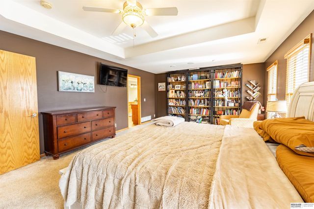 9917 Brentwood Drive, La Vista, NE 68128