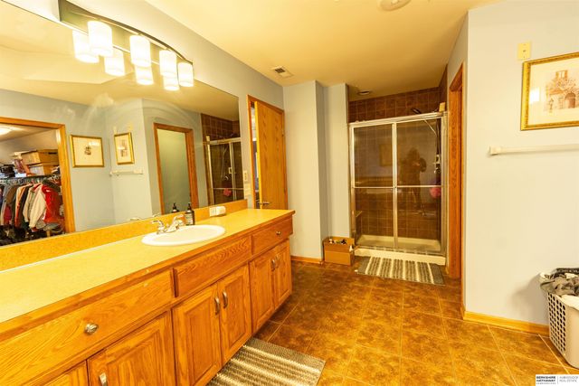 9917 Brentwood Drive, La Vista, NE 68128