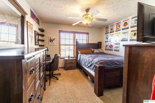 9917 Brentwood Drive, La Vista, NE 68128