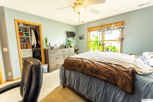 9917 Brentwood Drive, La Vista, NE 68128