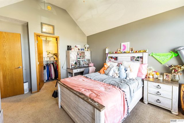 9917 Brentwood Drive, La Vista, NE 68128