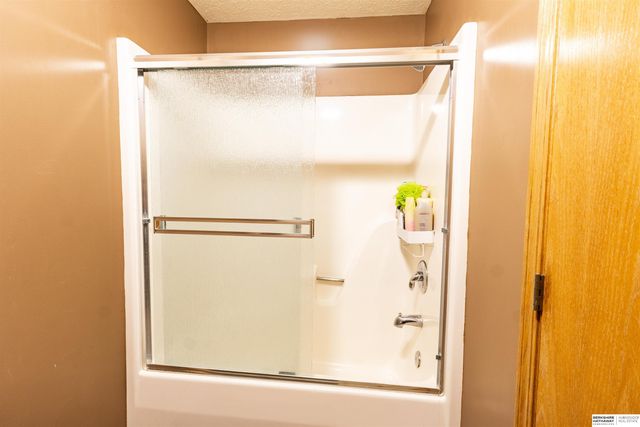 9917 Brentwood Drive, La Vista, NE 68128