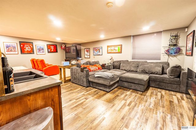 9917 Brentwood Drive, La Vista, NE 68128