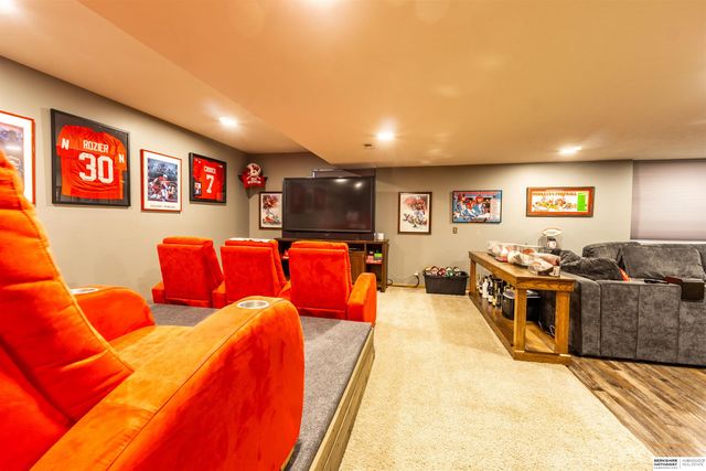 9917 Brentwood Drive, La Vista, NE 68128