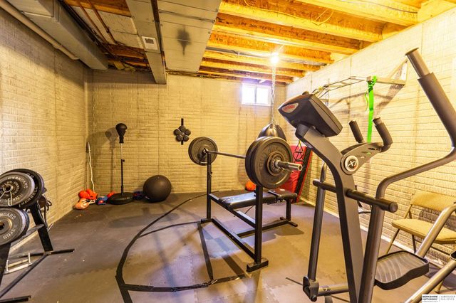 9917 Brentwood Drive, La Vista, NE 68128