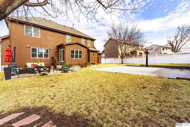 9917 Brentwood Drive, La Vista, NE 68128
