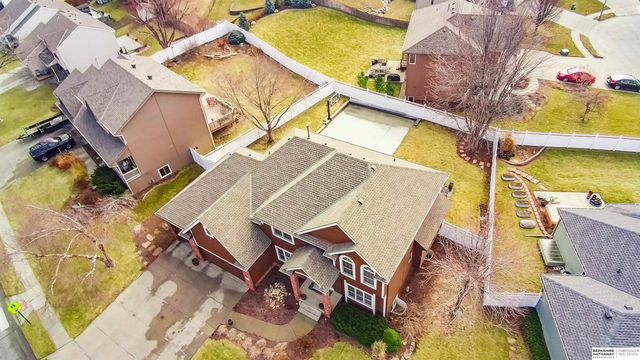 9917 Brentwood Drive, La Vista, NE 68128