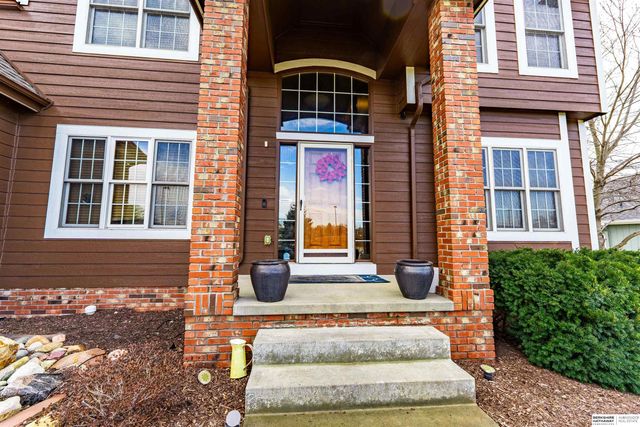 9917 Brentwood Drive, La Vista, NE 68128
